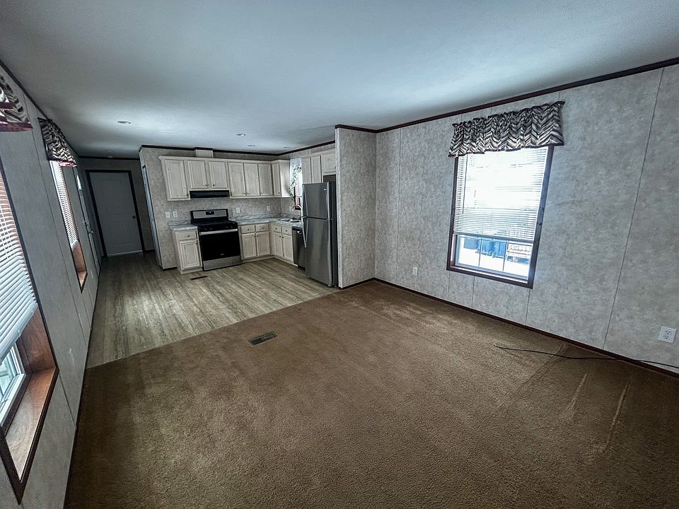 2nd image of 10 Hillside Dr