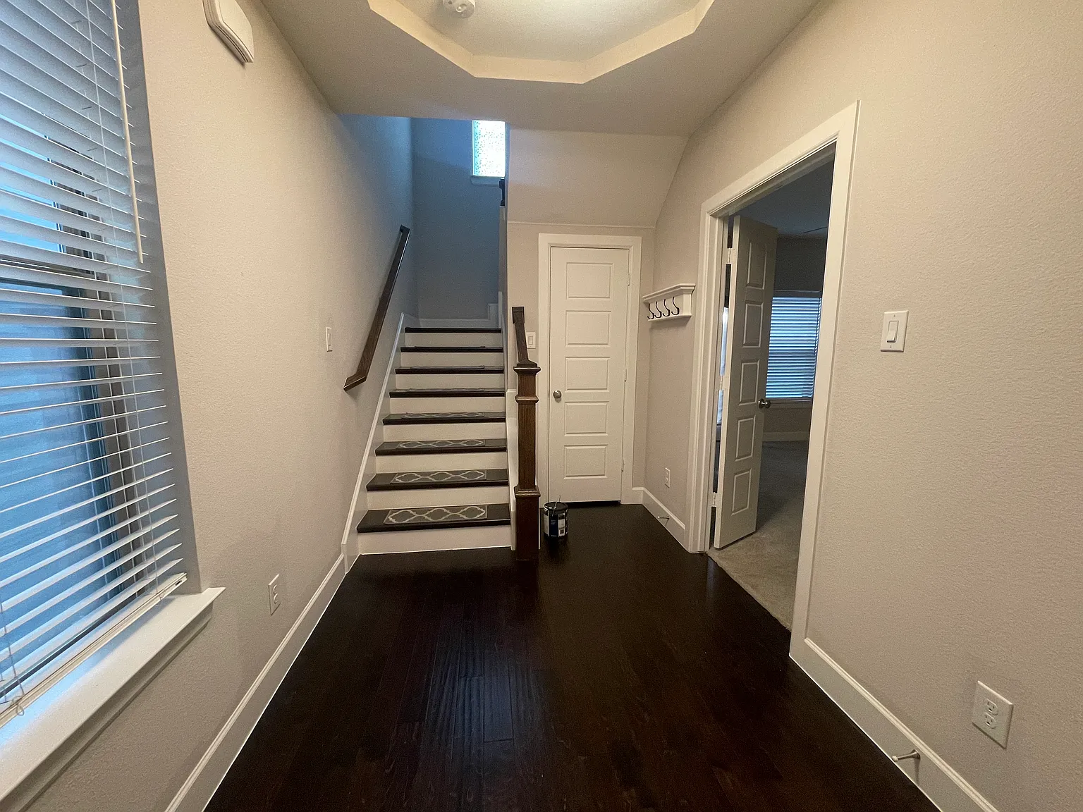 3 bed, 3.5 bath, 2145 sqft, $3,300 — Photo 2