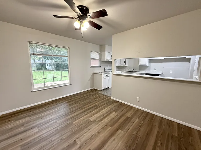 525 Cottonwood St — Photo 6