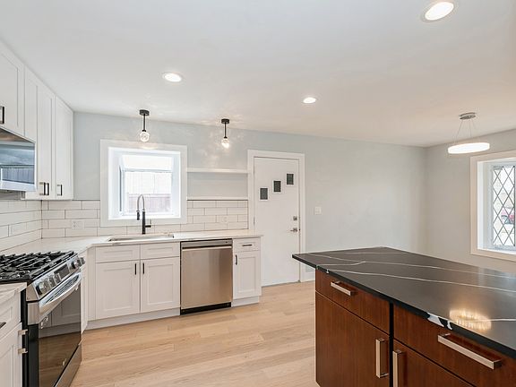 4th image of 3809 Emerson Dr