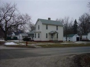402 N Pine St, Lexington, IL 61753