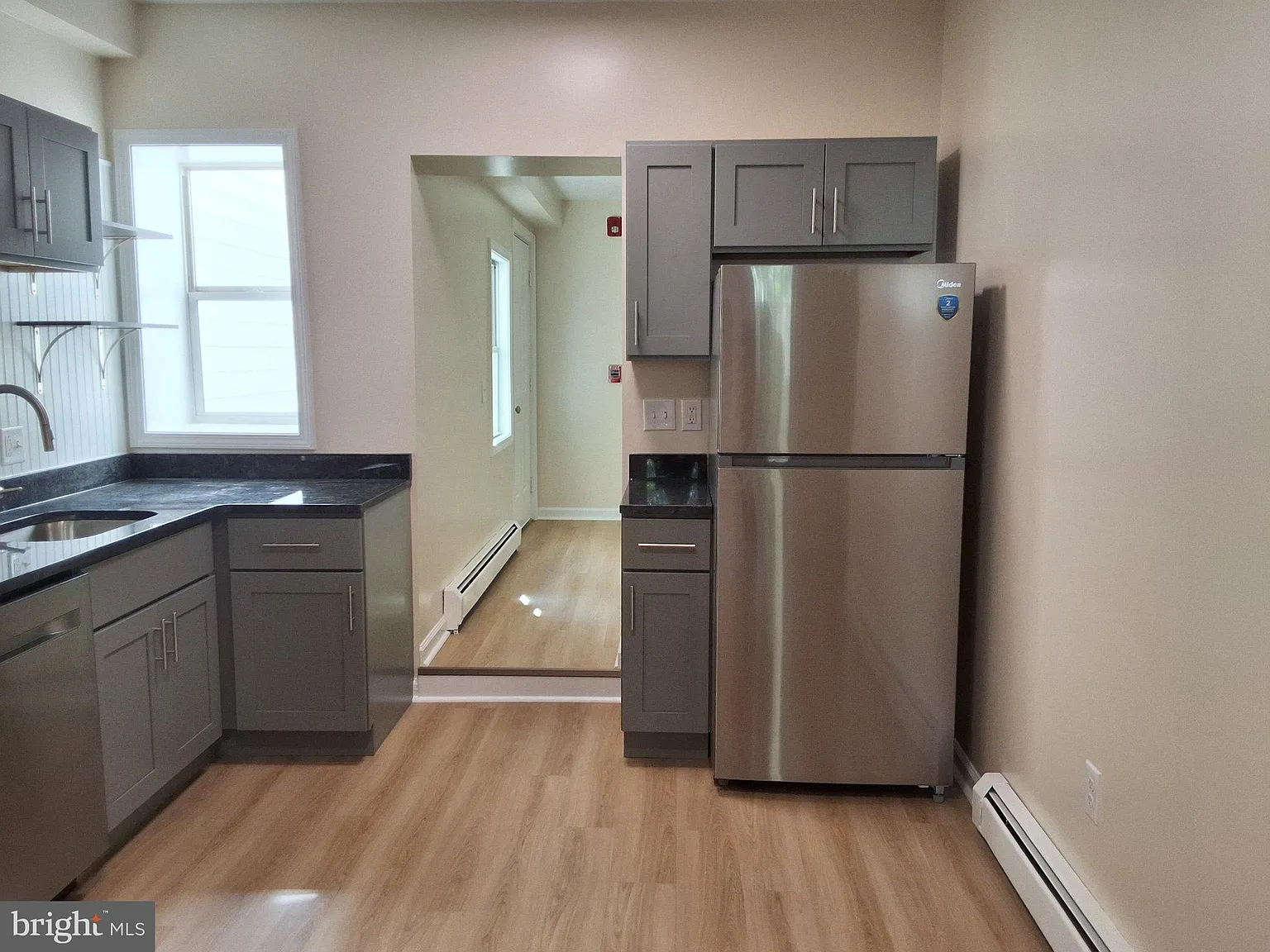 2 bed, 1.0 bath, $1,800 — Photo 4