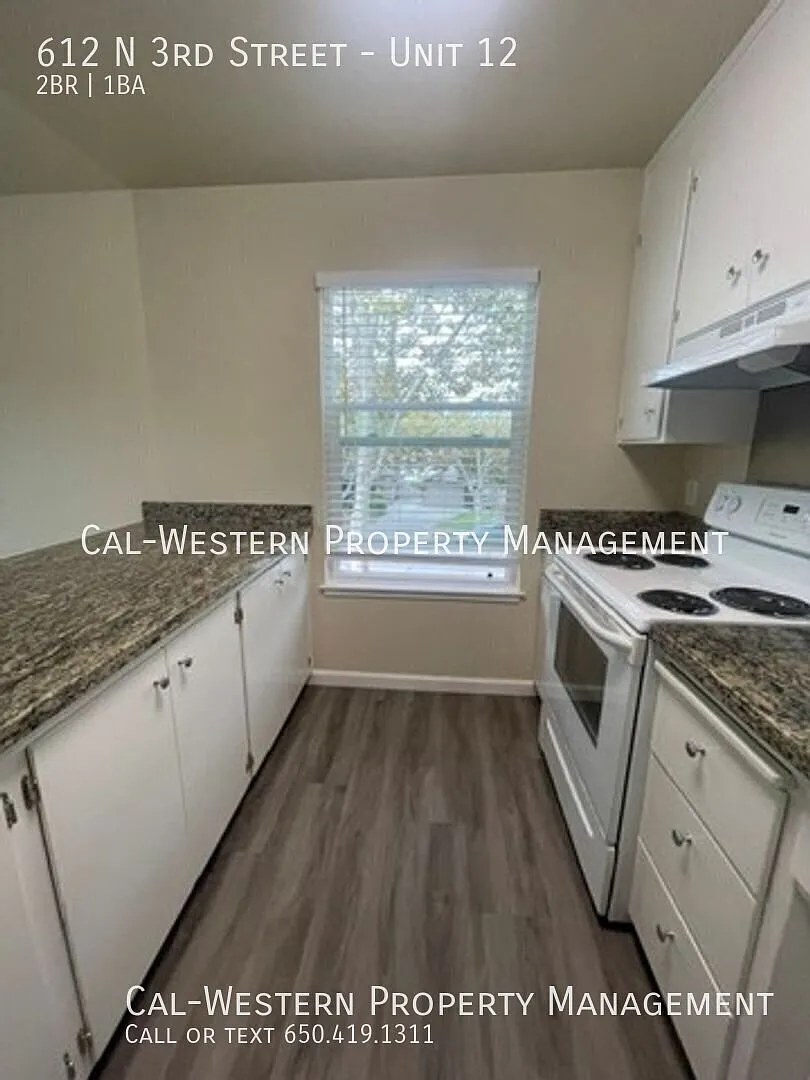 Modern 2 bed/1 Bath — Photo 1