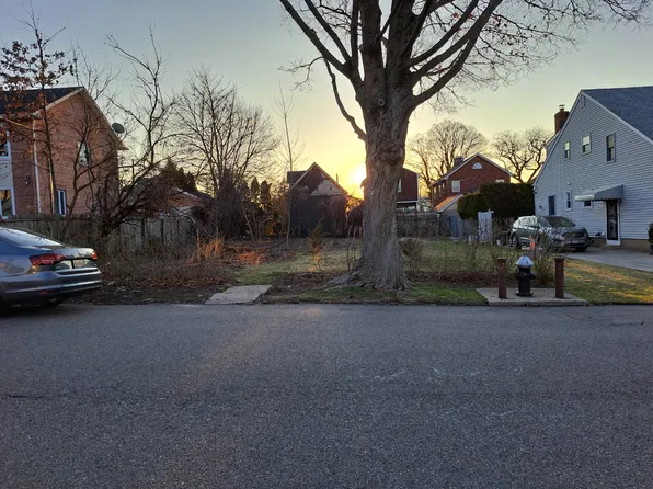 1322 140th St, Flushing, NY 11357