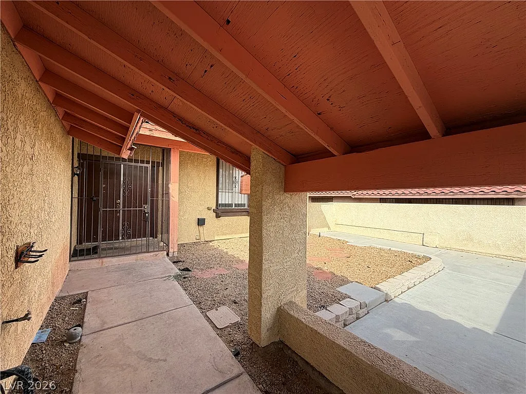 4 bed, 3.0 bath, 2106 sqft, $2,255 — Photo 2