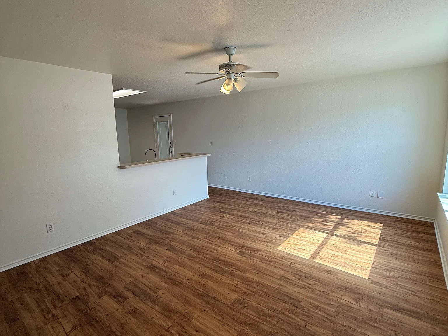 3 bed, 1206 sqft, $1,400 — Photo 2
