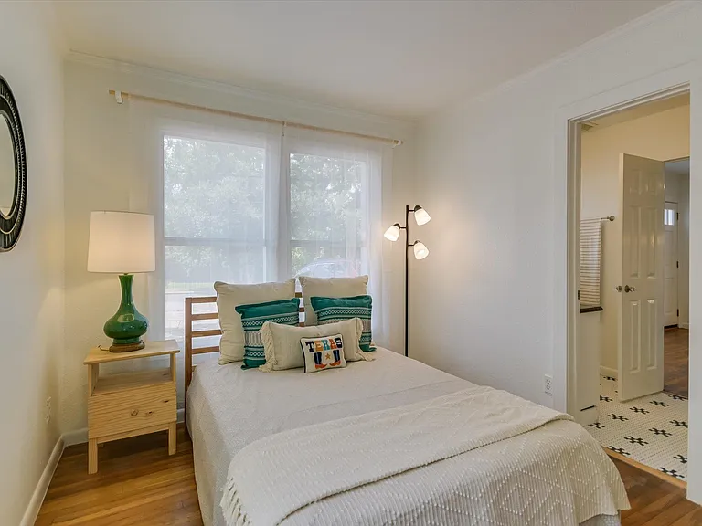 1110 W 22nd St #16 — Photo 11