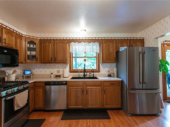 3rd image of 6026 Forest Dr
