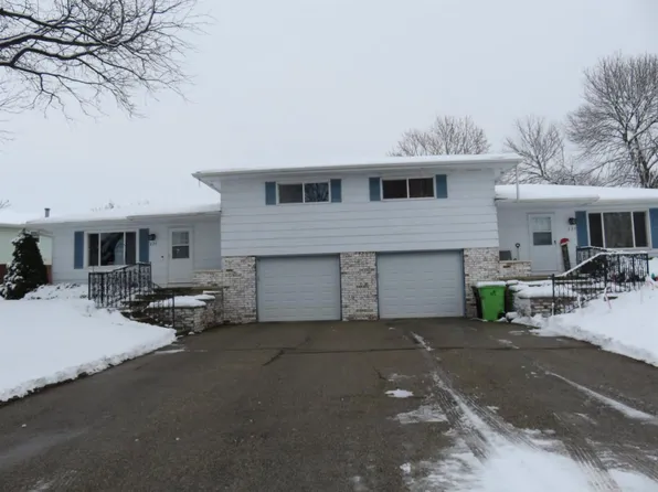 227-229 STARKWEATHER Drive, Beaver Dam, WI 53926