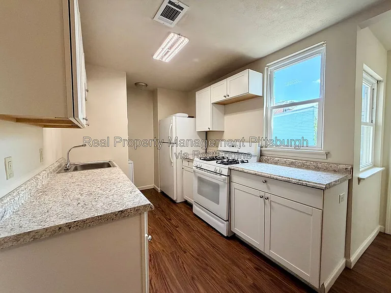1918 Jane St #2 — Photo 7