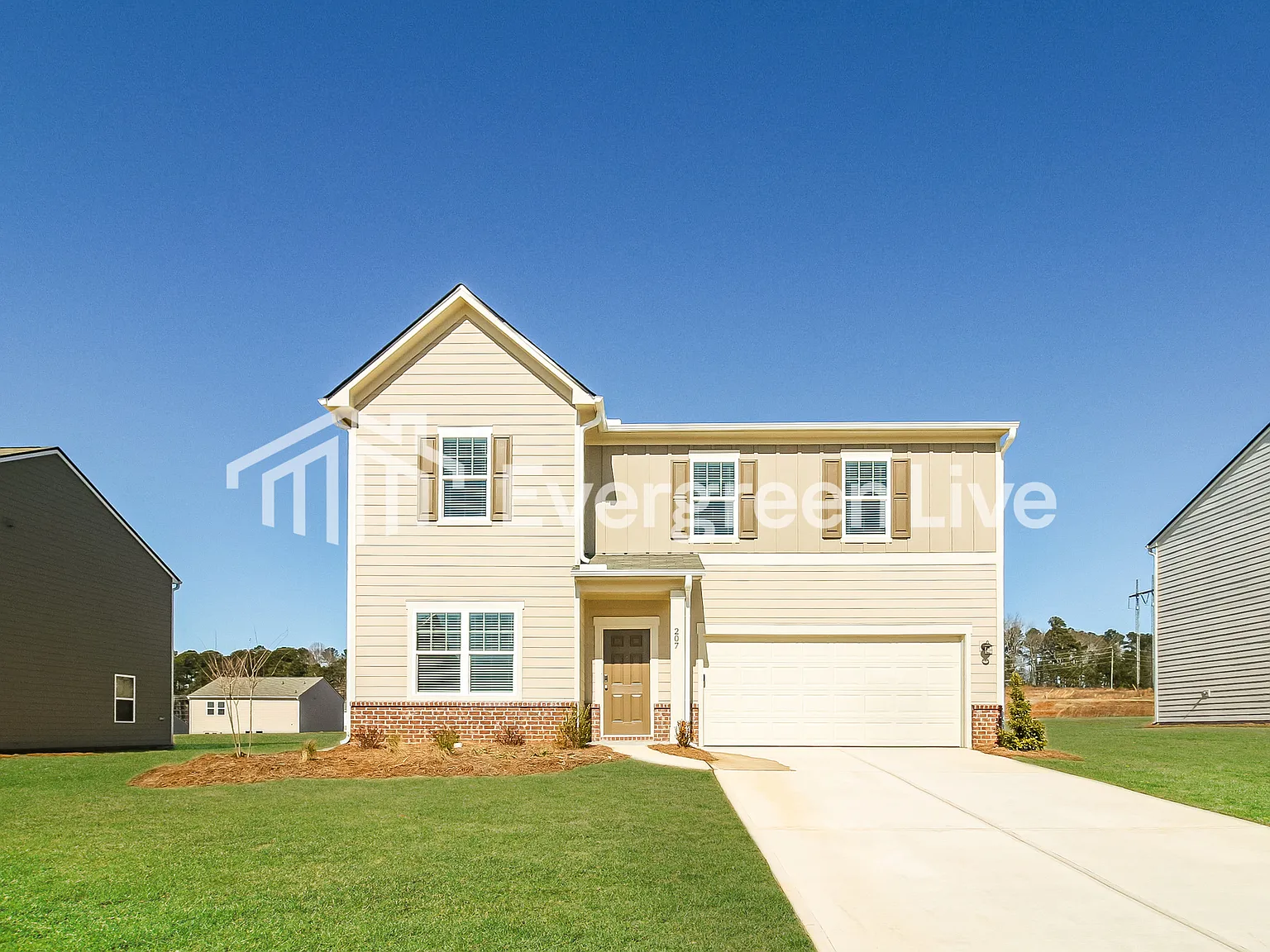 4 bed, 2.0 bath, 2401 sqft, $2,070 — Photo 2
