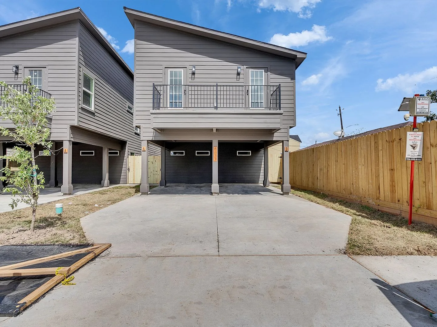 Stunning New 3 Bedroom Duplex Home — Photo 1