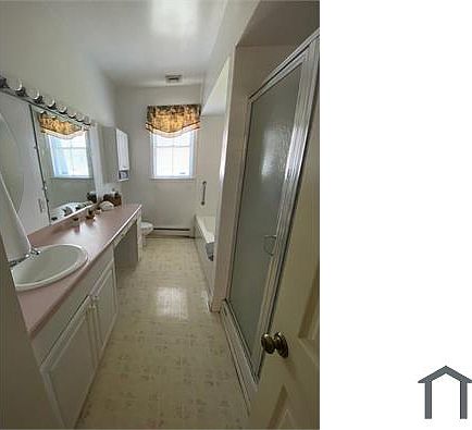 4th image of 32 Lake Ave #2