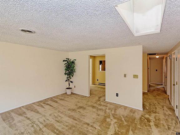 4th image of 8A Woodbine Dr