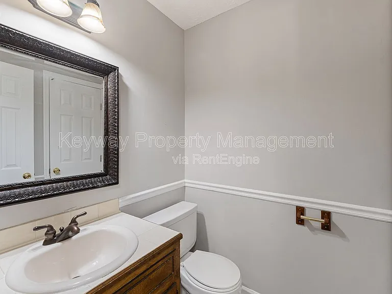 255 Silver Maple Rd — Photo 12