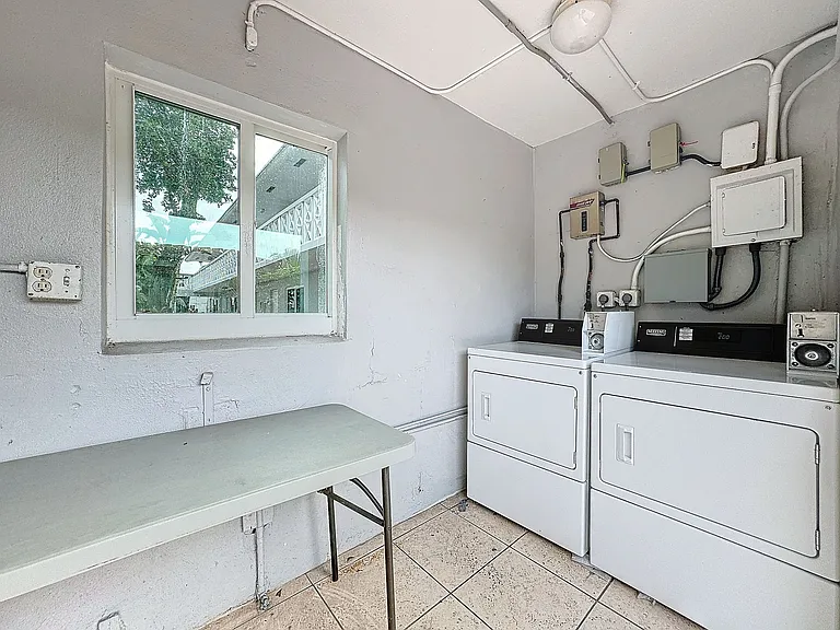 Chelsea Manor Apartments — Photo 10