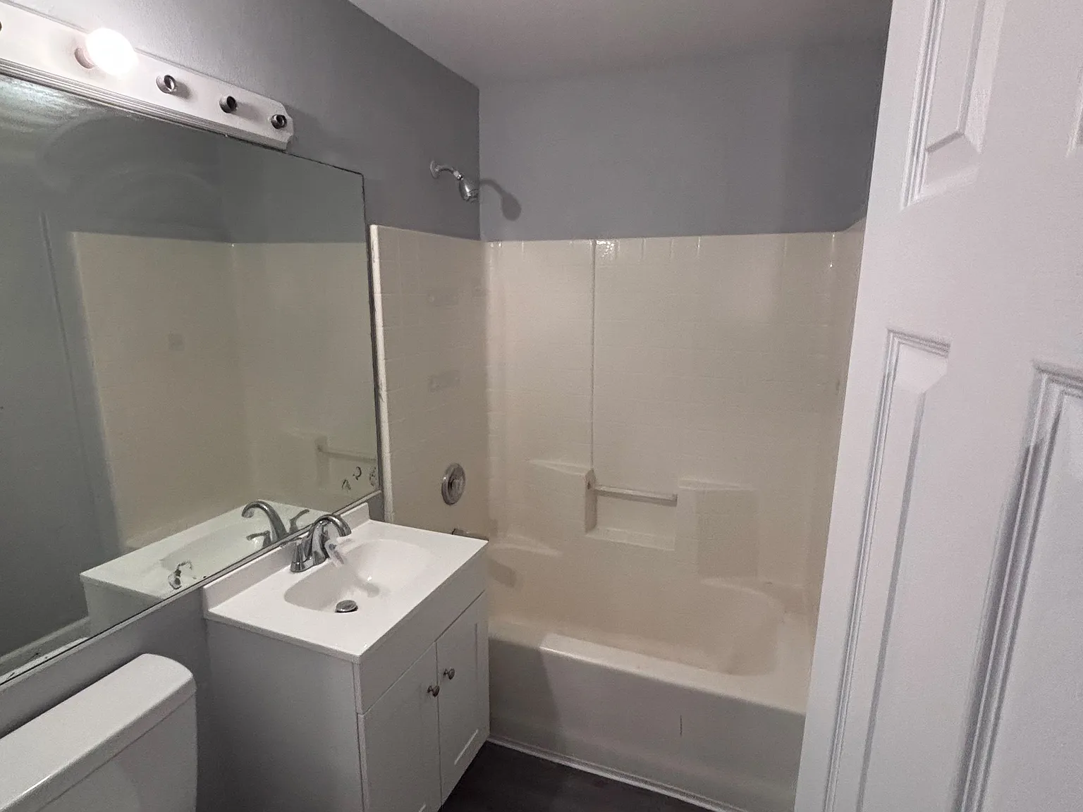 2 bed, 850 sqft, $1,750 — Photo 2