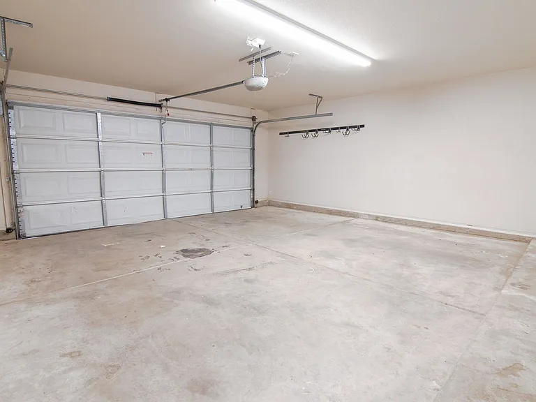 5705 Champions Dr — Photo 21