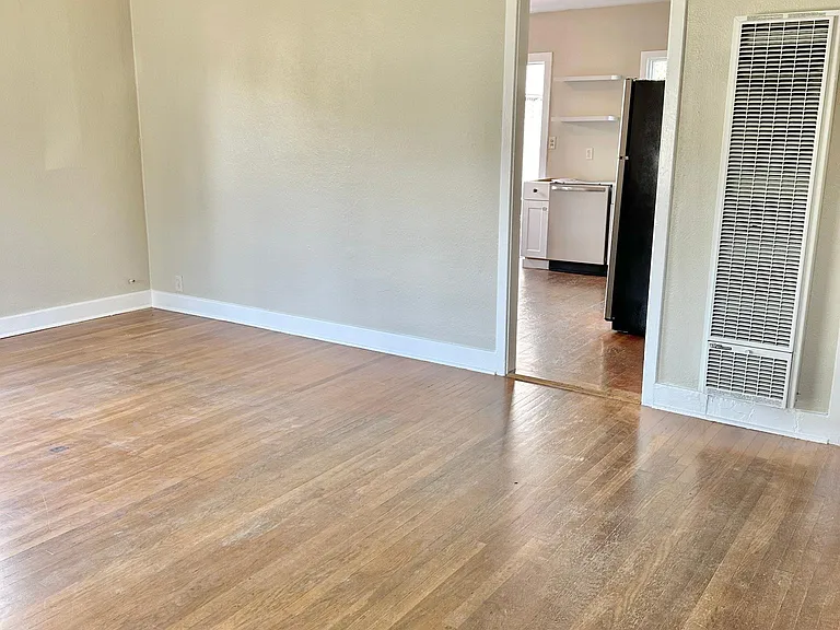 242 N Sierra Ave — Photo 6