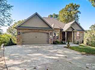 13638 Apple Ln, Rogers, AR 72756