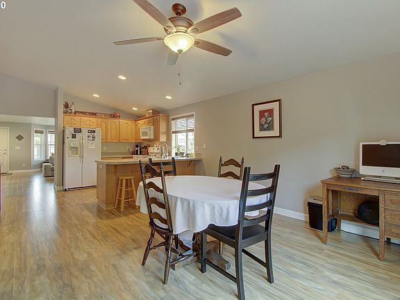 5th image of 3512 NE 98th St