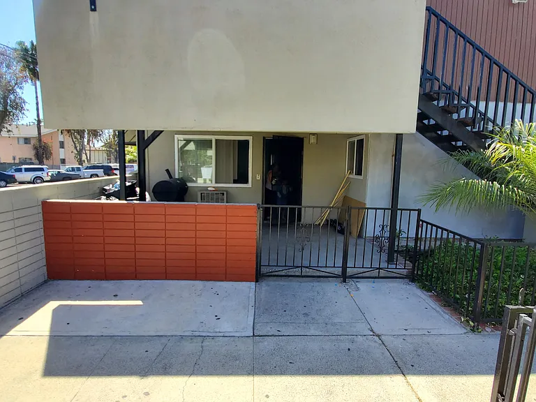 219 E Pearson Ave #1 — Photo 3