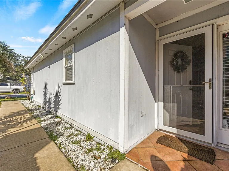 1073 Stocks St — Photo 5