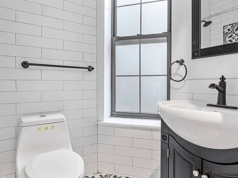 253 Hart St #2L — Photo 8