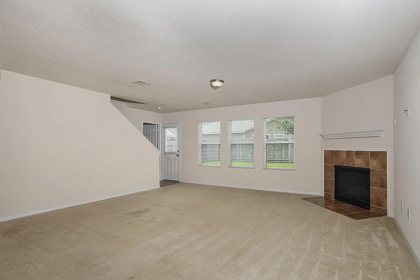 4 bed, 2.5 bath, 2344 sqft, $2,250 — Photo 3