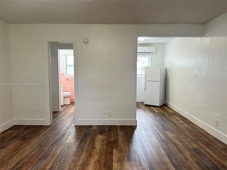 1821 Thomas St #5 — Photo 8