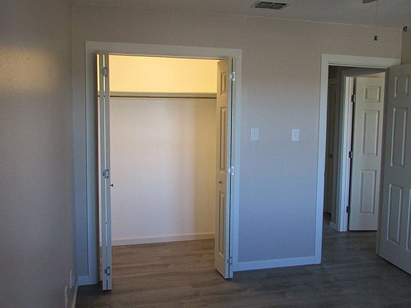 2nd image of 947 E Dallas Ave