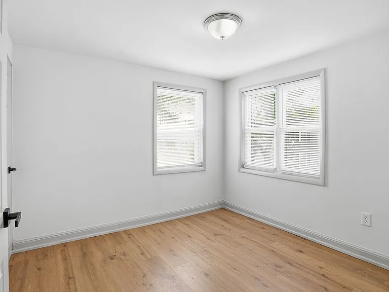 Moorestown Oaks — Photo 27