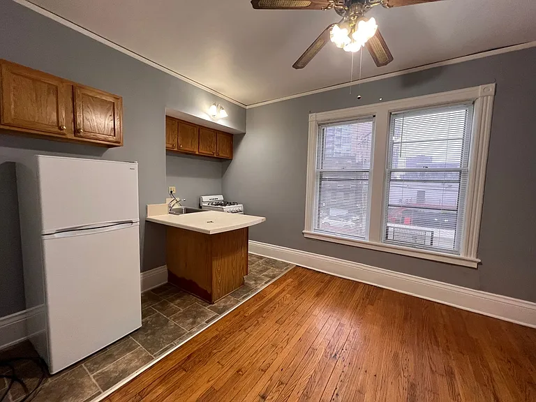 1830 N Oakland Ave — Photo 14