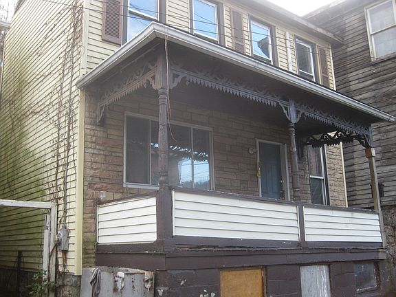 4th image of 46 Fairview St