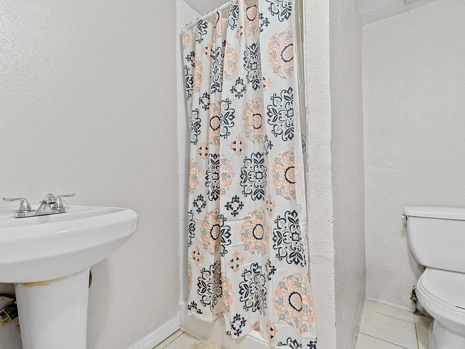 4 bed, 2.0 bath, 1860 sqft, $1,001 — Photo 4