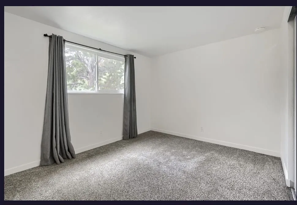 3 bed, 1000 sqft, $2,000 — Photo 2