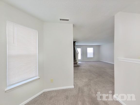 3rd image of 1302 Crescent Dr