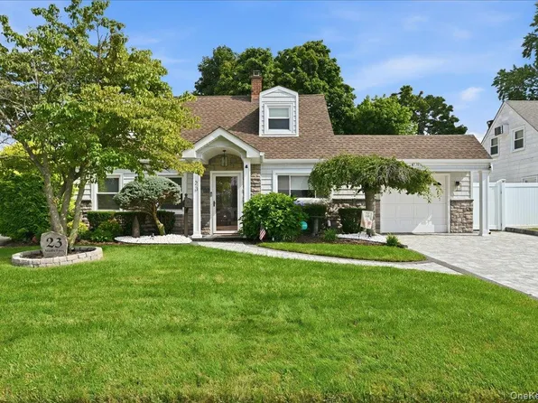 23 Needle Lane, Levittown, NY 11756