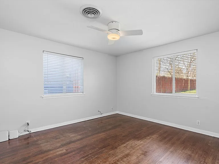 4900 Eastdale Dr — Photo 16