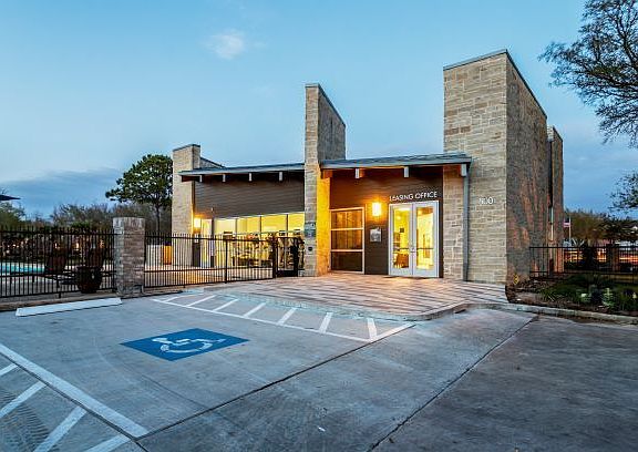 2nd image of 500 W Pasadena Blvd #215