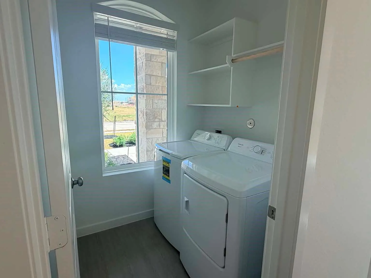 3 bed, 2.0 bath, $2,400 — Photo 3
