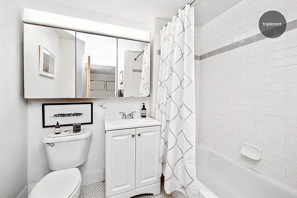 Sold by Triplemint | media 6