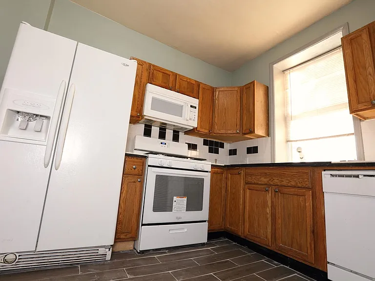 3207 Ward St — Photo 4