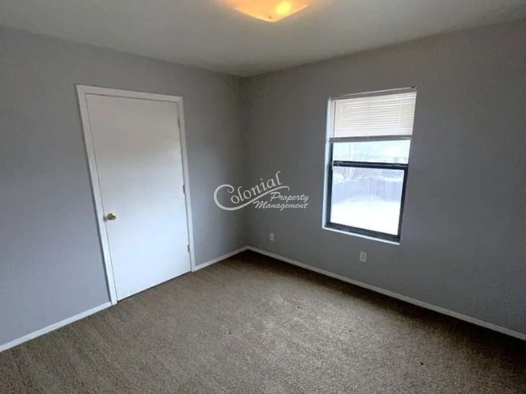 1105 Leslie Cir #B — Photo 5