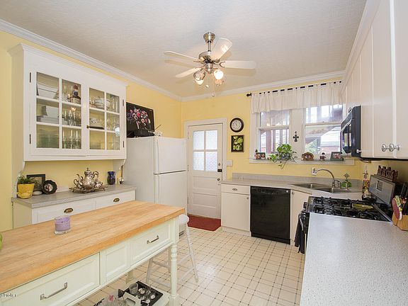 4th image of 2306 Woodbourne Ave APT 6