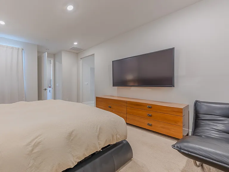 387 Sawbuck — Photo 20