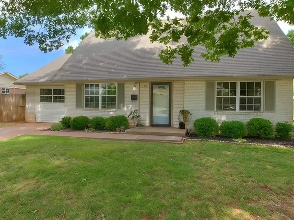 2201 Marshall Dr, Edmond, OK 73013