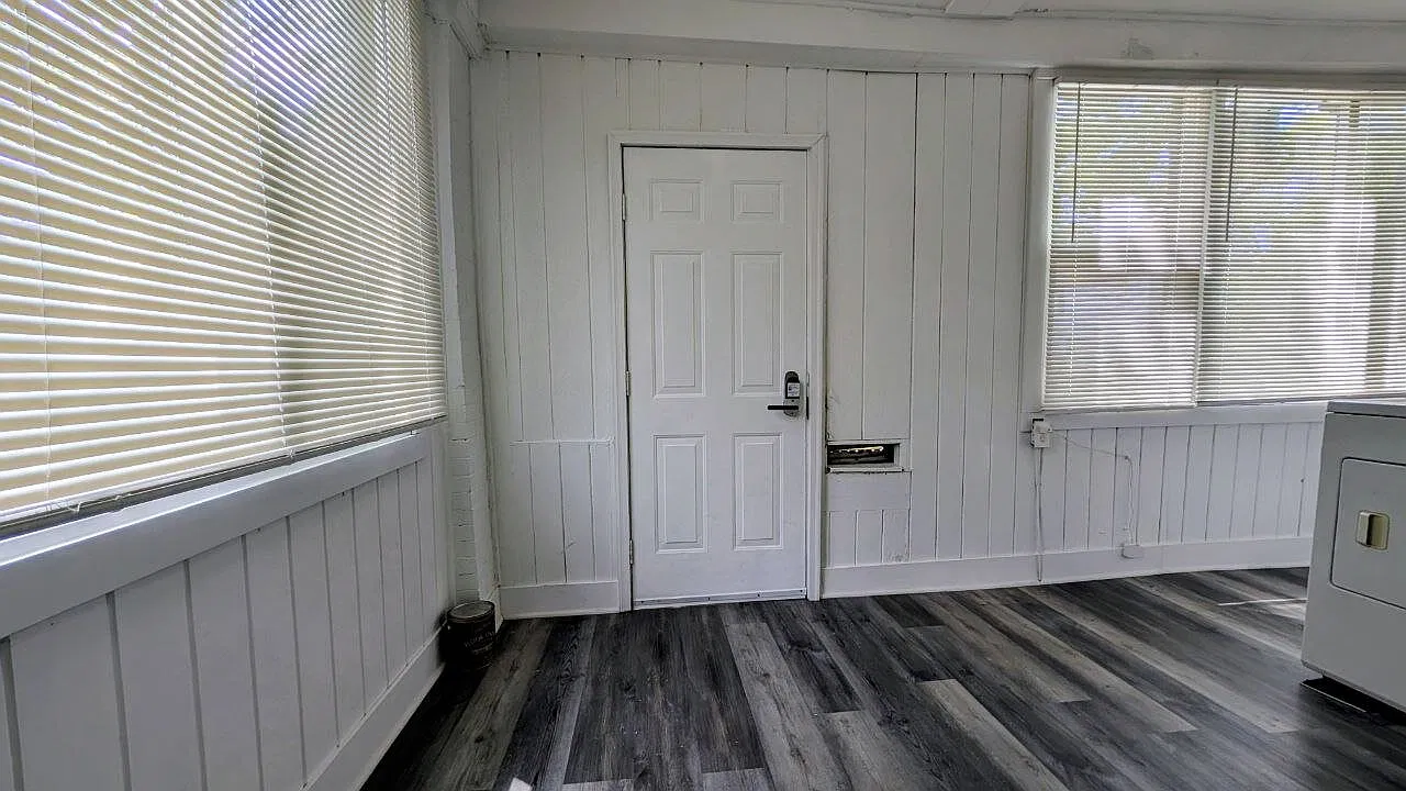3 bed, 1.5 bath, 1250 sqft, $1,800 — Photo 3