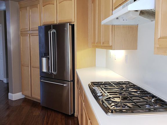 Kitchen Stovetop/ Refrigerator