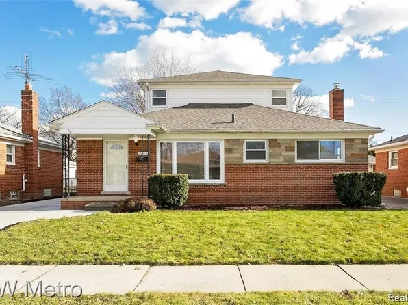 27112 Ursuline St, Saint Clair Shores, MI 48081